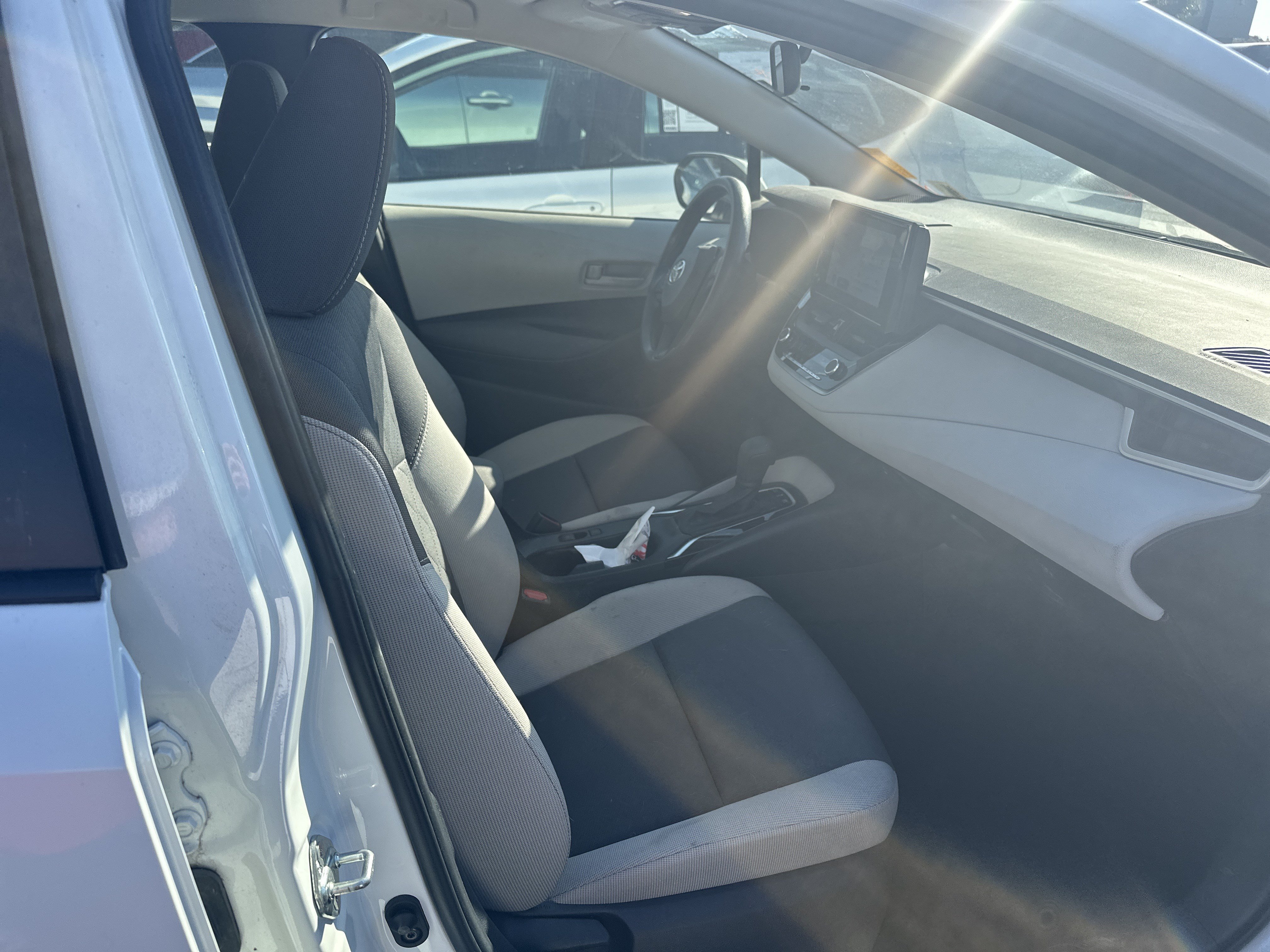 Used 2024 Toyota Corolla LE w/ LE Convenience Package FWD image 28