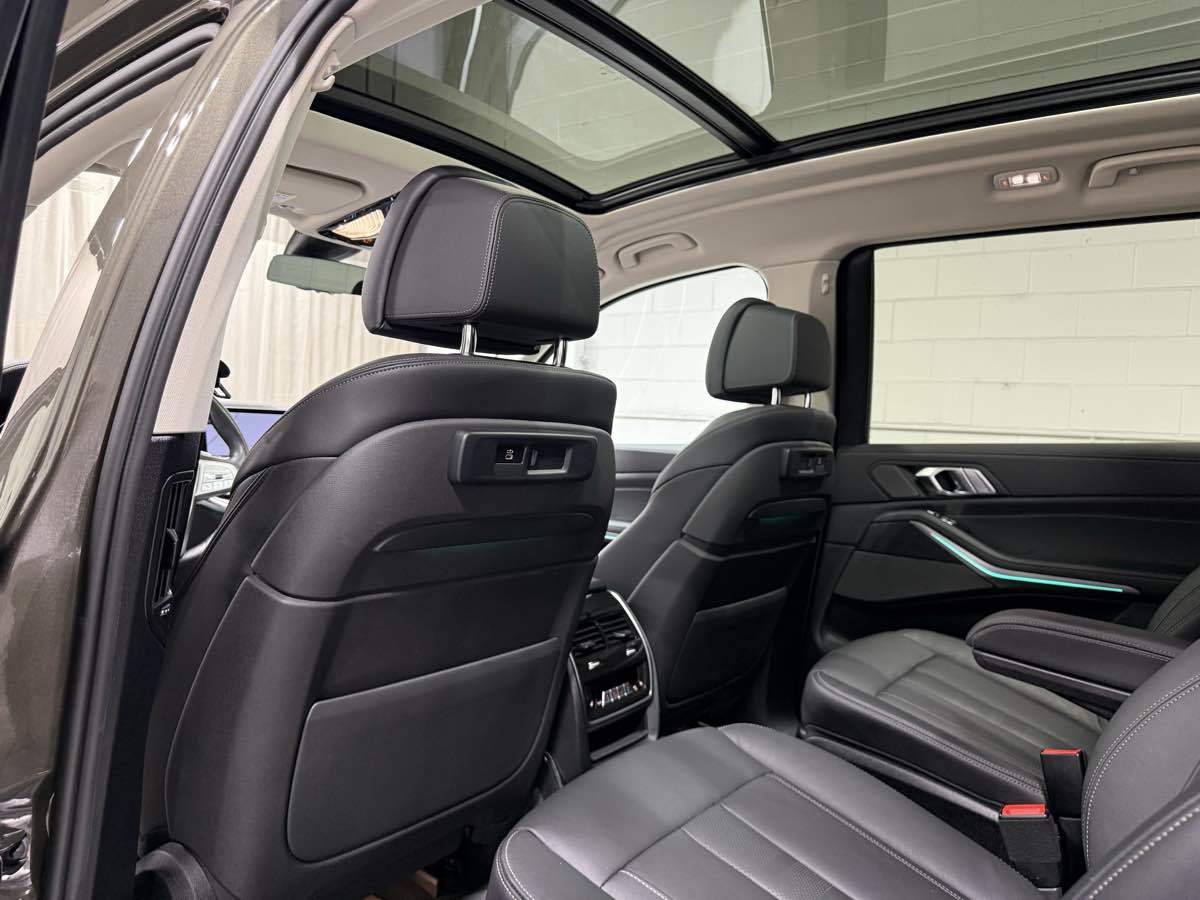 Used 2022 BMW X7 xDrive40i w/ Premium Package image 18