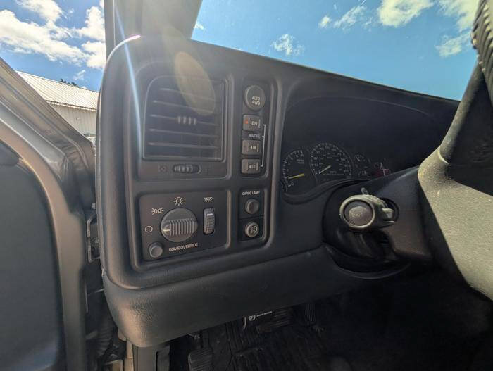 Used 2001 Chevrolet Silverado 1500 LT w/ Firm Ride Suspension Pkg AWD/4WD image 34