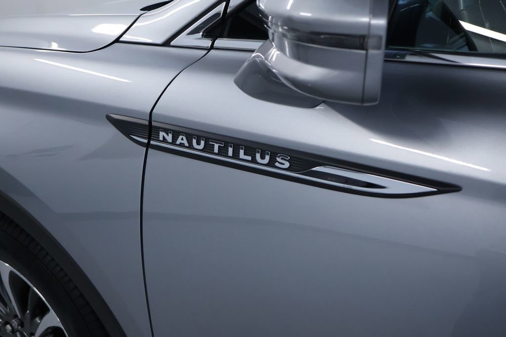 Used 2023 Lincoln Nautilus AWD w/ Premium Package image 10