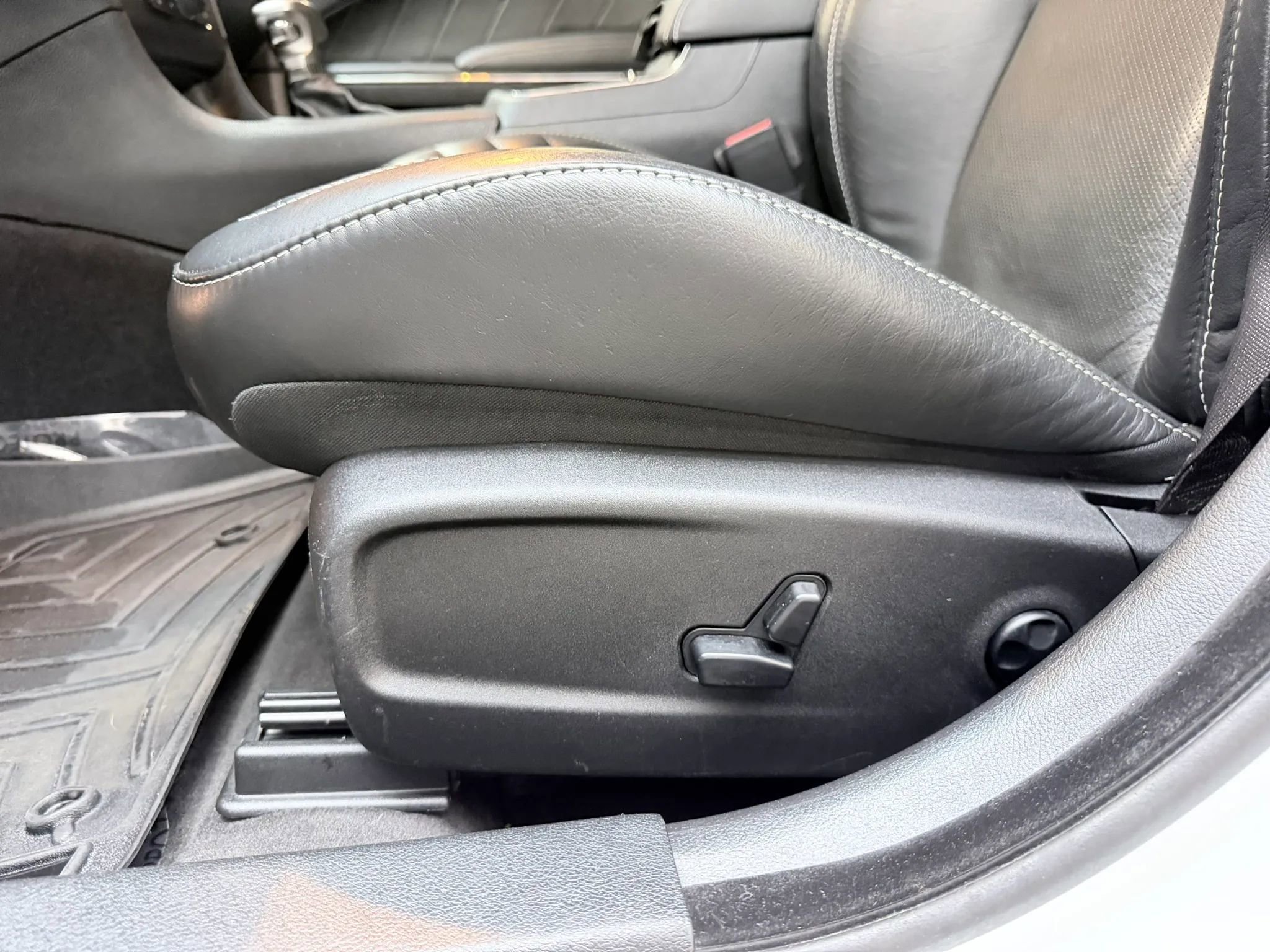 Used 2018 Dodge Charger SRT Hellcat w/ Harman/Kardon Audio Group RWD image 12