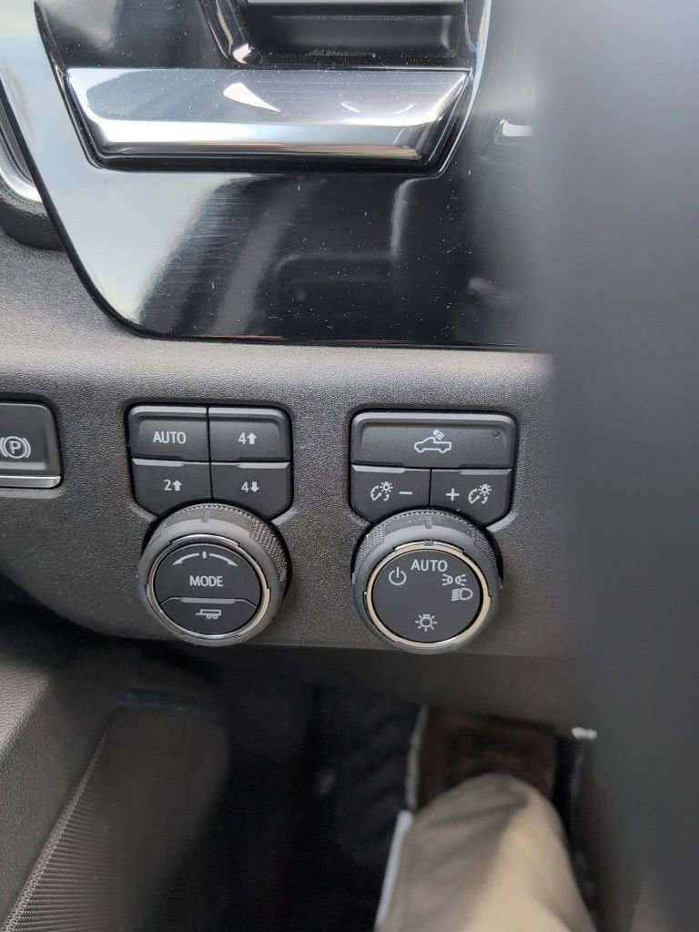 Used 2024 Chevrolet Silverado 1500 LT w/ Z71 Off-Road Package image 14