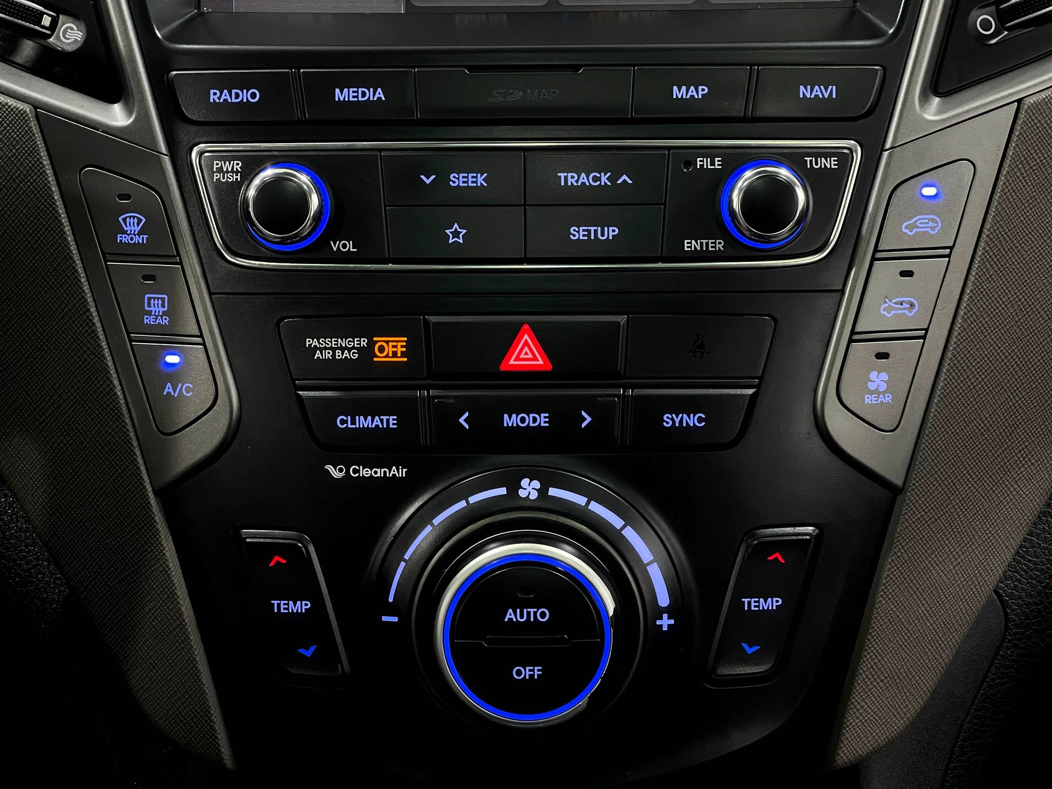 Used 2019 Hyundai Santa Fe XL AWD/4WD image 25