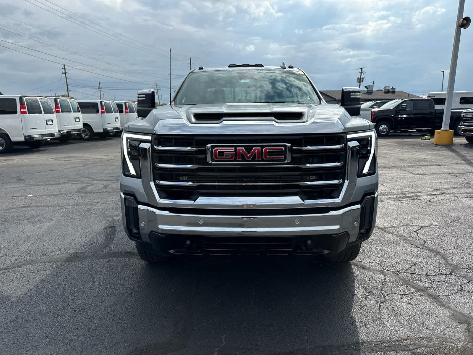 New 2026 GMC Sierra 3500 SLT w/ SLT Premium Package AWD/4WD image 8