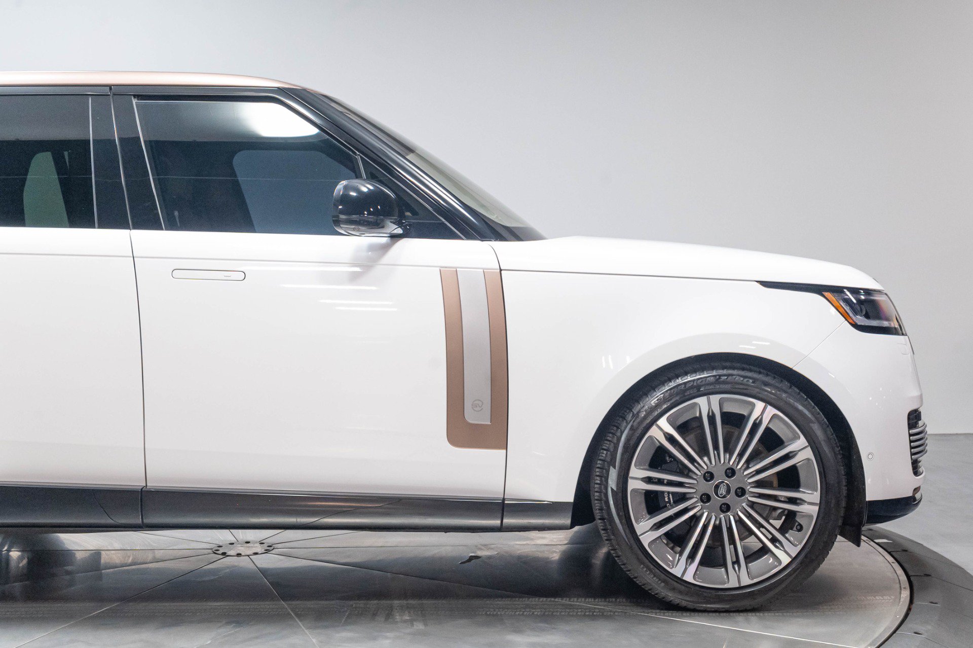 Used 2023 Land Rover Range Rover SV AWD/4WD image 32