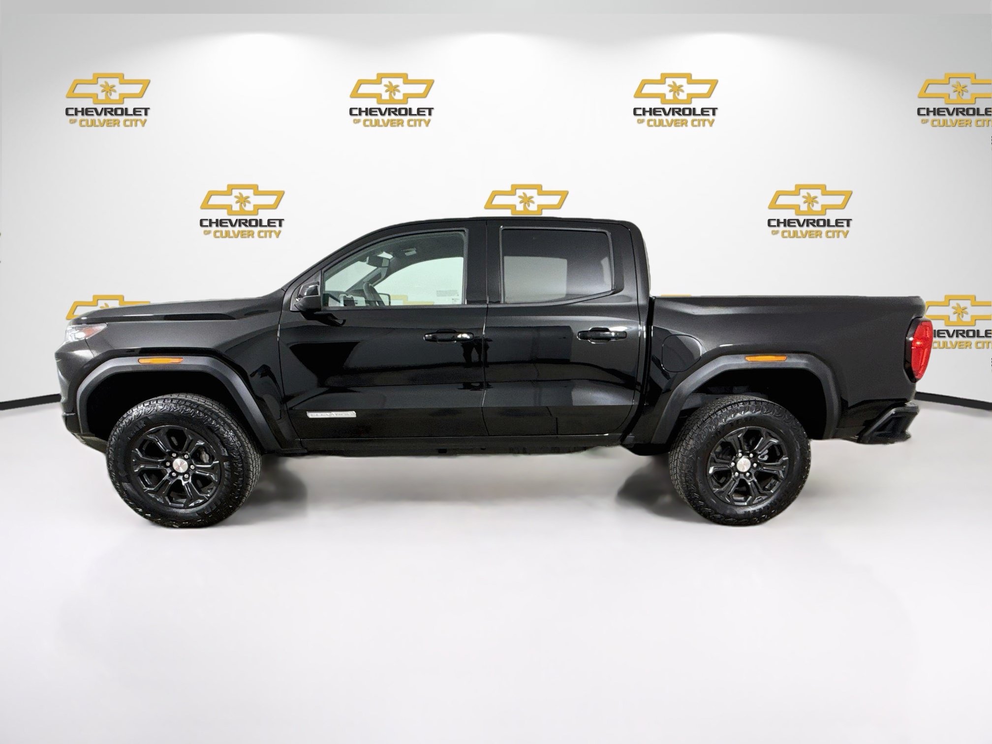 Used 2023 GMC Canyon Elevation w/ Elevation Premium Package RWD image 5