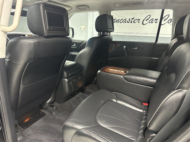 Used 2016 INFINITI QX80 4WD w/ Deluxe Technology Package image 3
