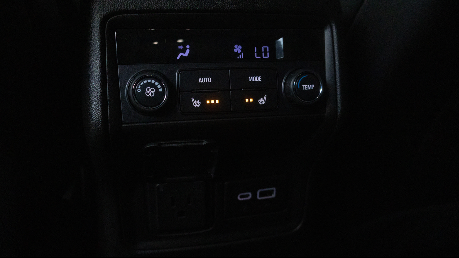 Used 2023 GMC Acadia SLT w/ Elevation Edition FWD image 28