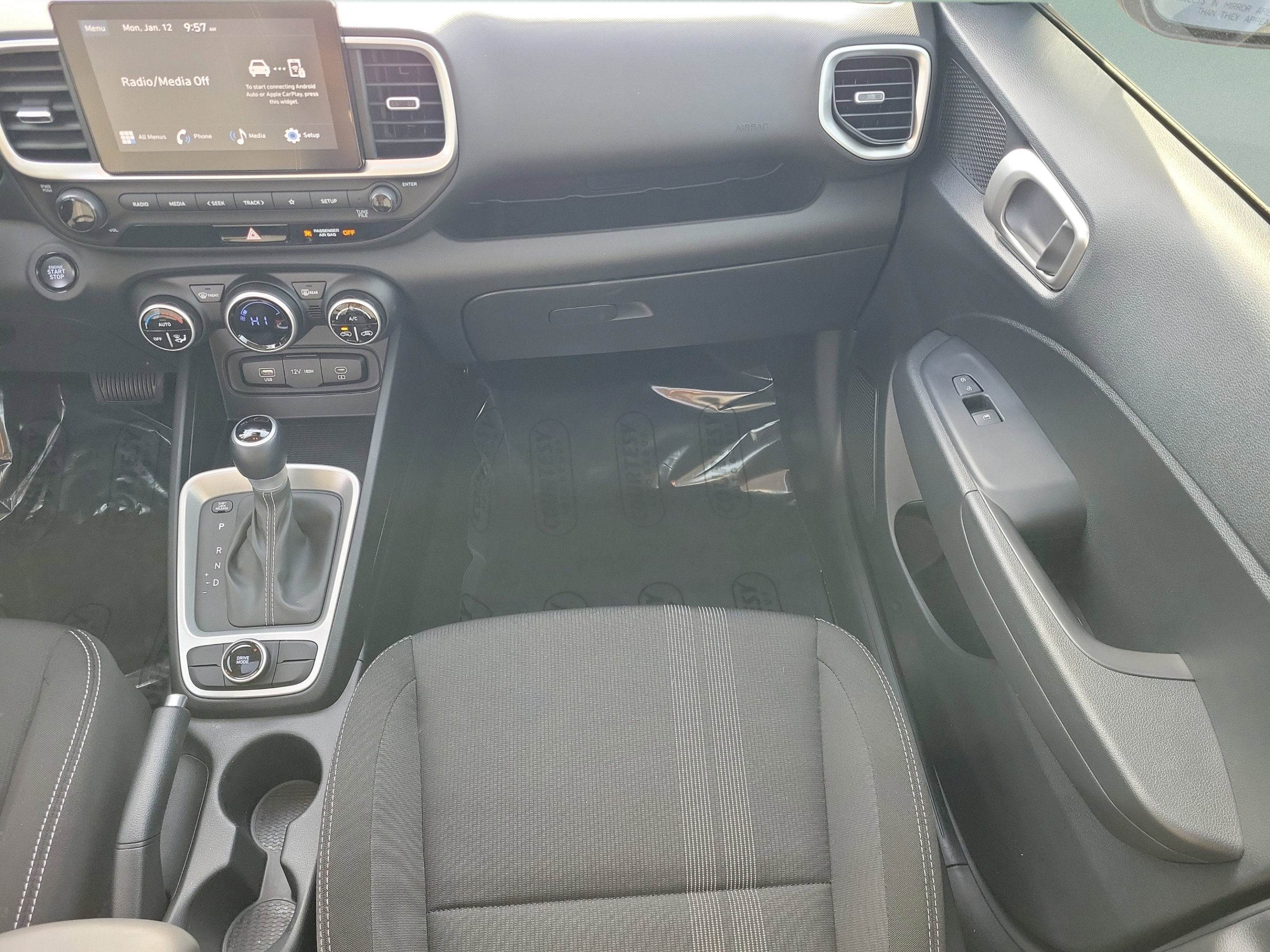 Used 2025 Hyundai Venue SEL FWD image 28