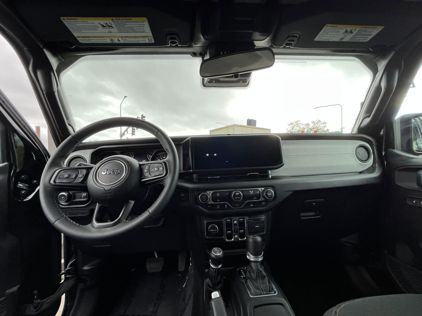 Used 2025 Jeep Wrangler Unlimited Sport AWD/4WD image 33