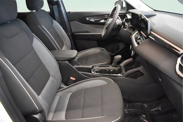 Used 2025 Chevrolet TrailBlazer LT w/ Driver Confidence Package AWD/4WD image 19