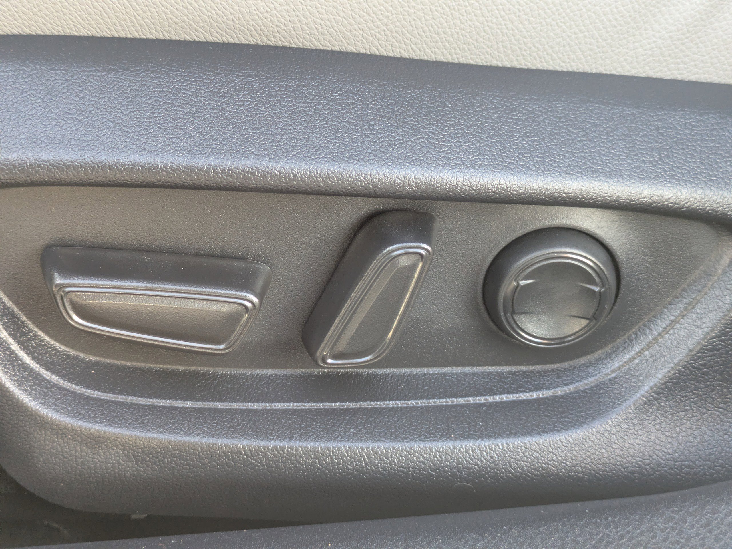 Used 2025 Toyota Camry SE w/ Multimedia Upgrade Package image 20