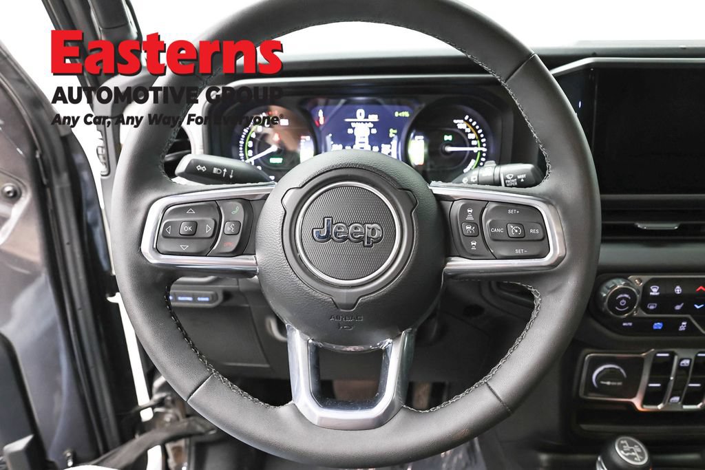 Used 2025 Jeep Wrangler Unlimited Sahara AWD/4WD image 10