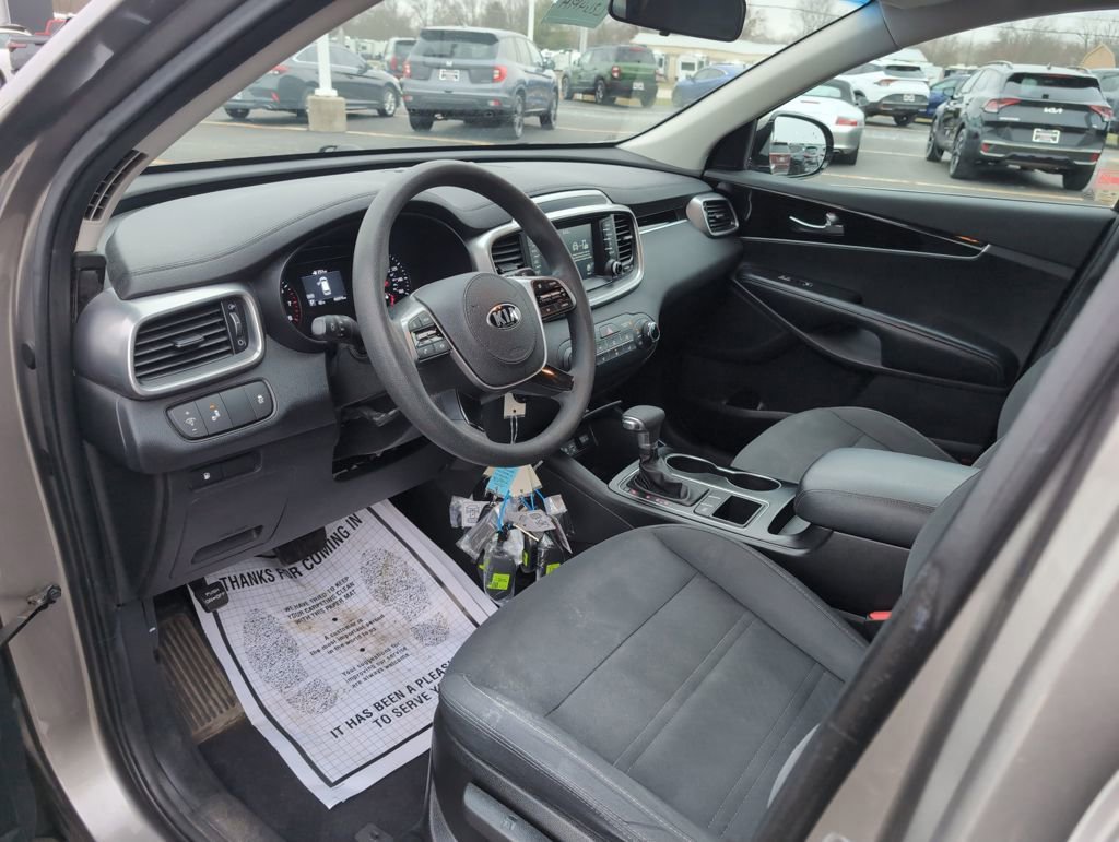 Used 2019 Kia Sorento LX image 11