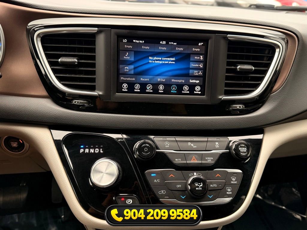 Used 2019 Chrysler Pacifica Touring-L image 18