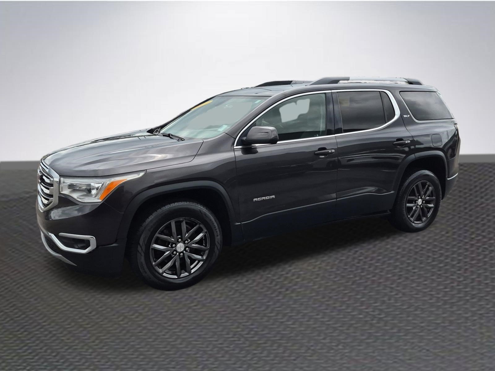 Used 2017 GMC Acadia SLT FWD image 2