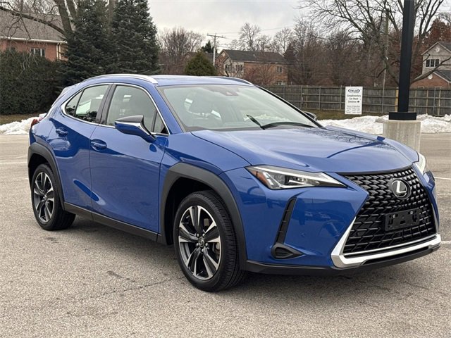 Certified 2022 Lexus UX 200 w/ Accessory Package (Z2) image 3