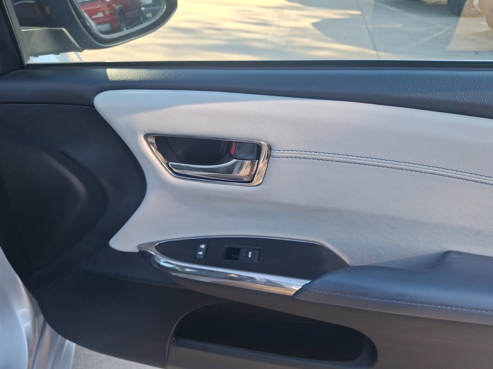 Used 2014 Toyota Avalon Limited FWD image 36