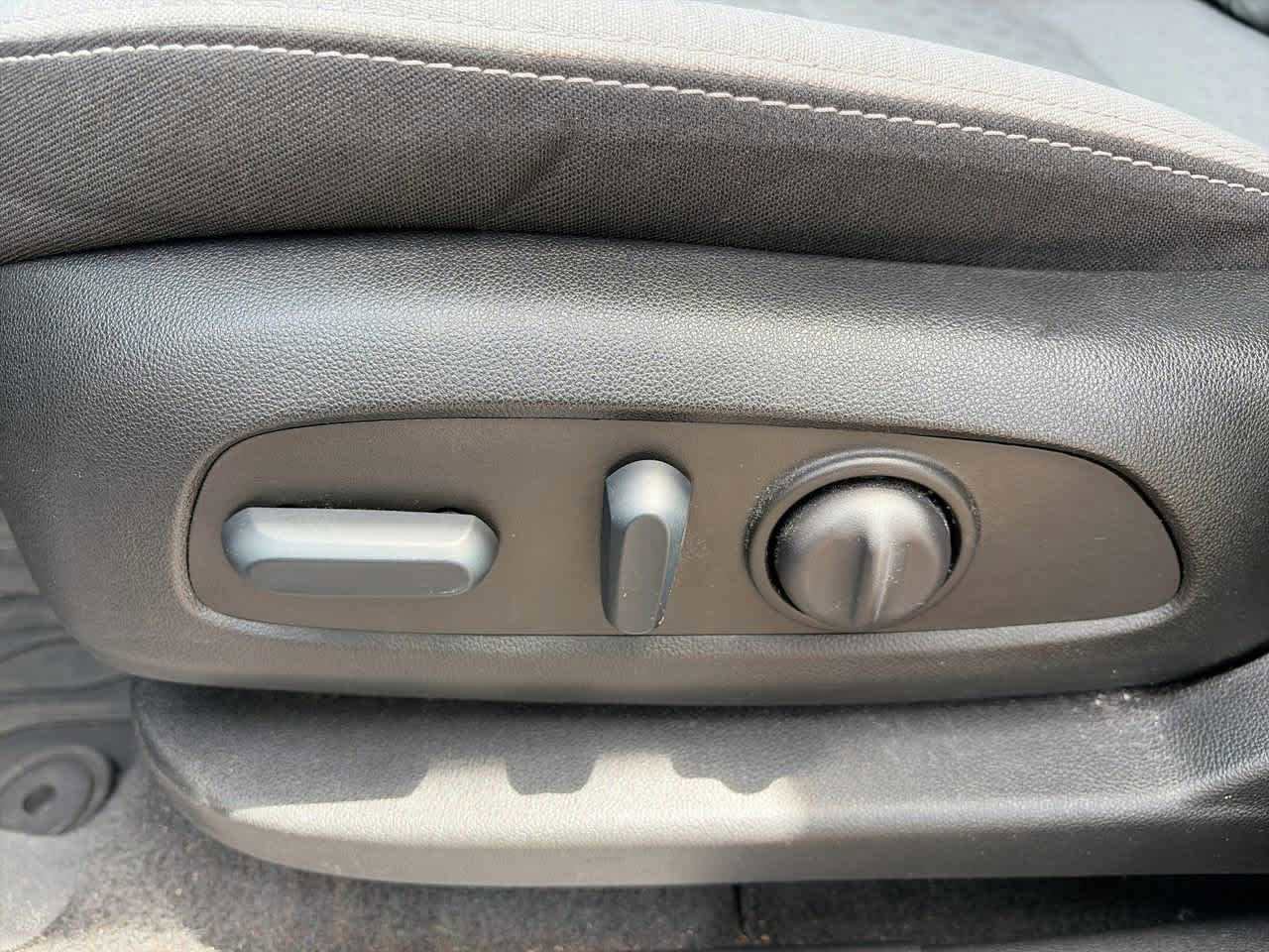 Used 2022 Chevrolet Equinox LS w/ LPO, Floor Liner Package FWD image 15