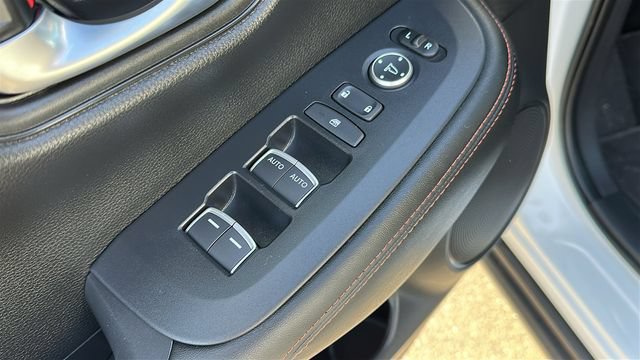 Used 2025 Honda HR-V Sport image 25