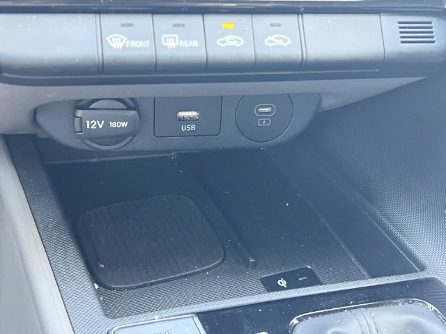 Used 2025 Hyundai Elantra SEL FWD image 23