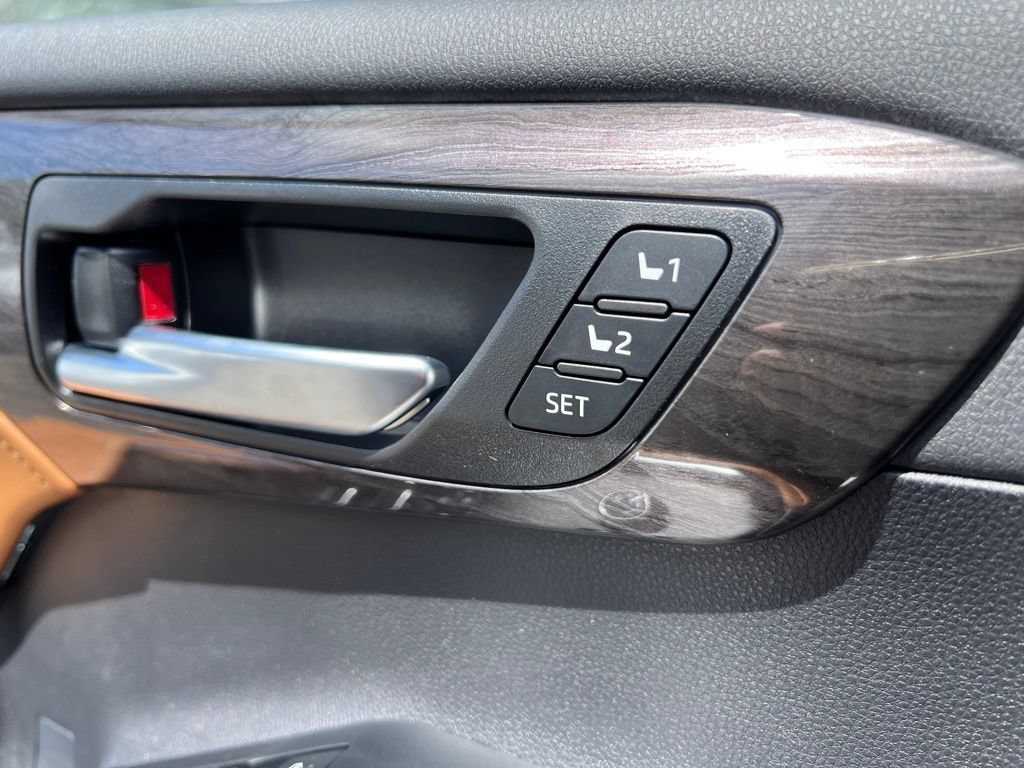 New 2026 Toyota Highlander Platinum AWD/4WD image 32