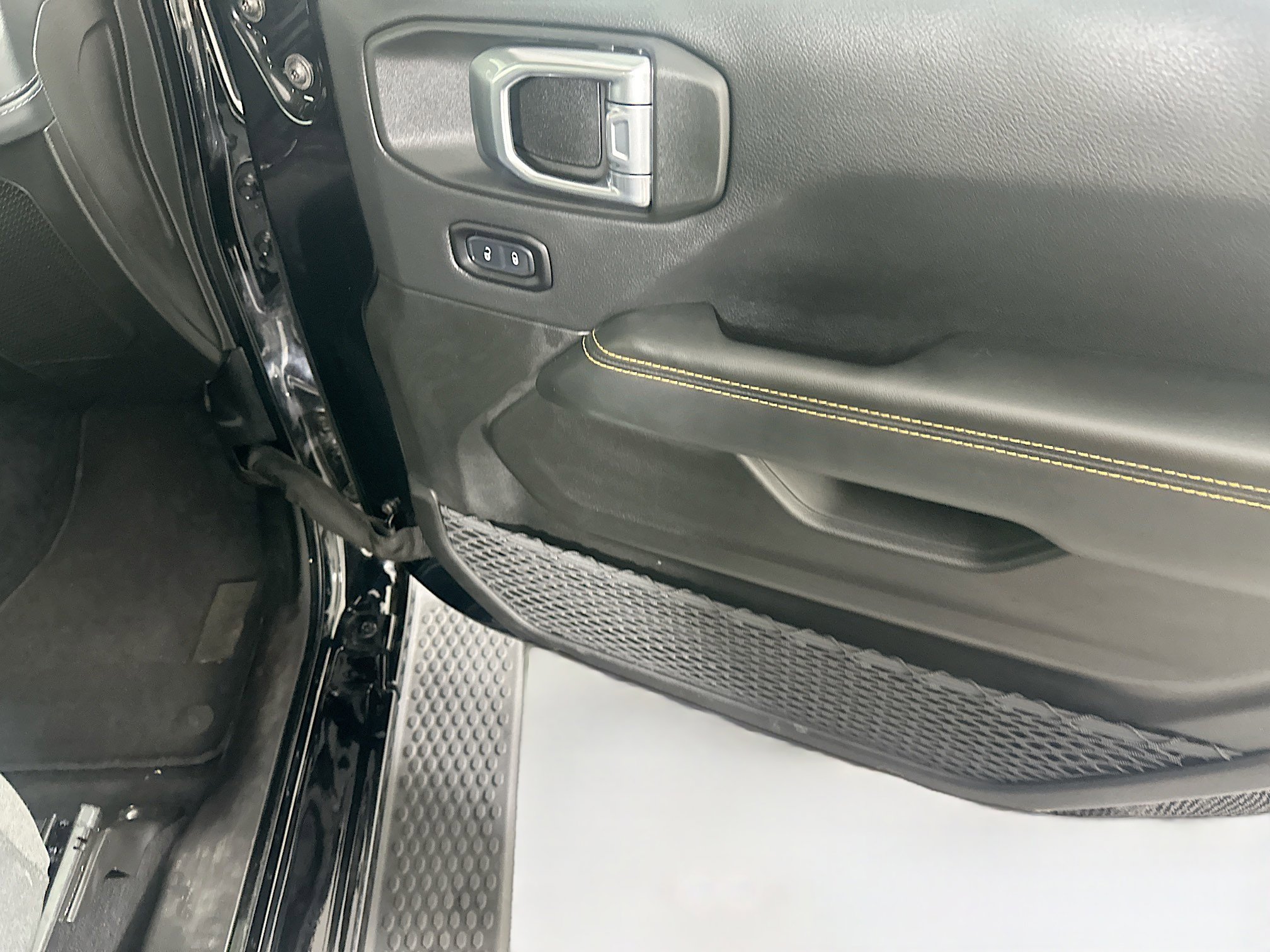 Used 2025 Jeep Wrangler Sahara image 29