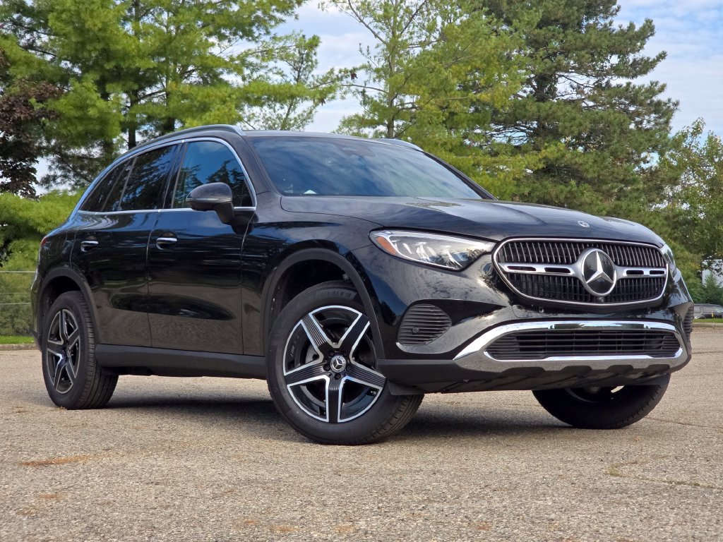 Used 2026 Mercedes-Benz GLC 300 4MATIC image 2