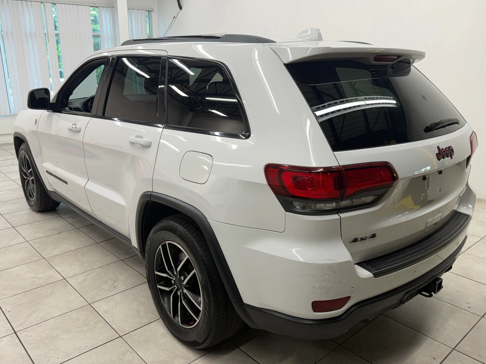 Used 2021 Jeep Grand Cherokee Trailhawk AWD/4WD image 7