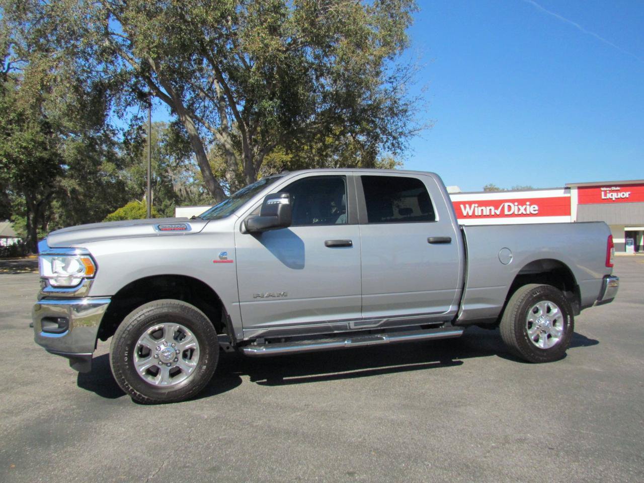 Used 2024 RAM 2500 Big Horn AWD/4WD image 3