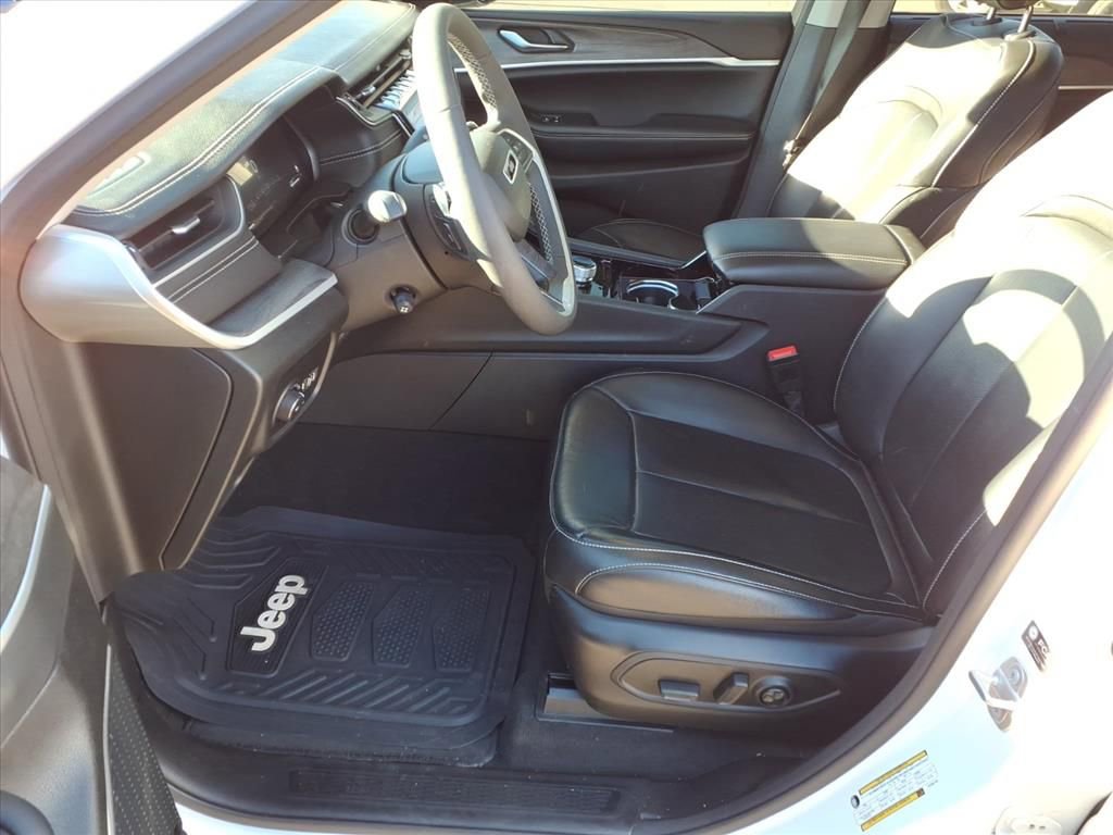 Used 2023 Jeep Grand Cherokee Limited w/ Luxury Tech Group II image 45