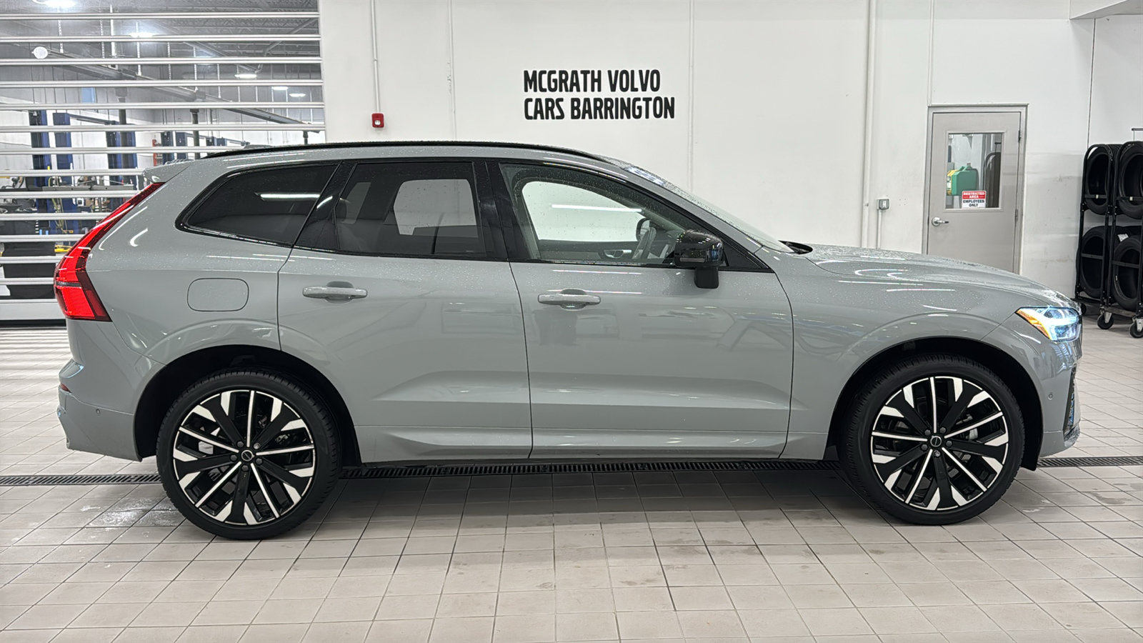 Used 2026 Volvo XC60 B5 Ultra AWD/4WD image 4
