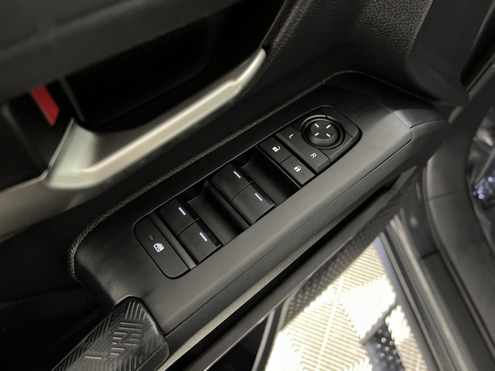 Used 2024 Toyota Tacoma TRD Off-Road image 15