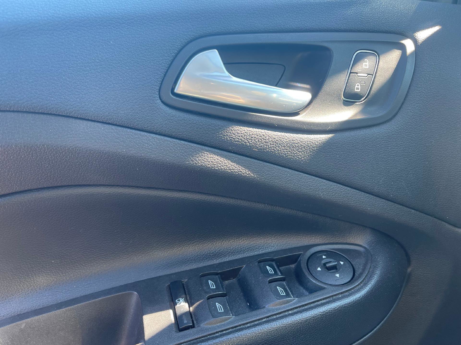 Used 2018 Ford Escape SE w/ SE Sport Appearance Package image 15