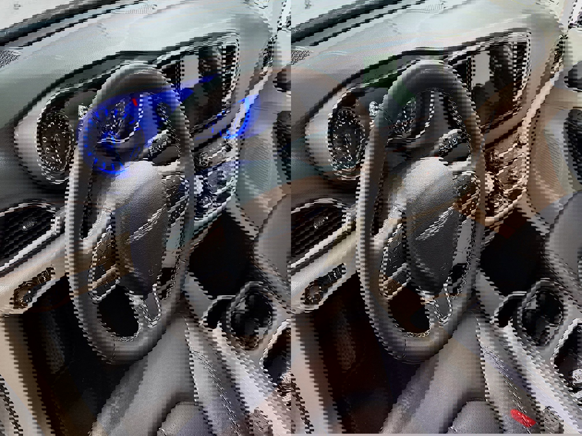 Used 2024 Chrysler Pacifica Touring-L image 13