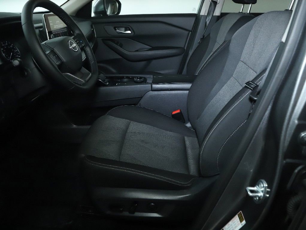 Certified 2026 Nissan Rogue SV AWD/4WD image 18