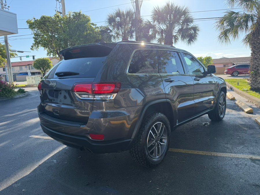 Used 2020 Jeep Grand Cherokee Laredo w/ Security & Convenience Group AWD/4WD image 10