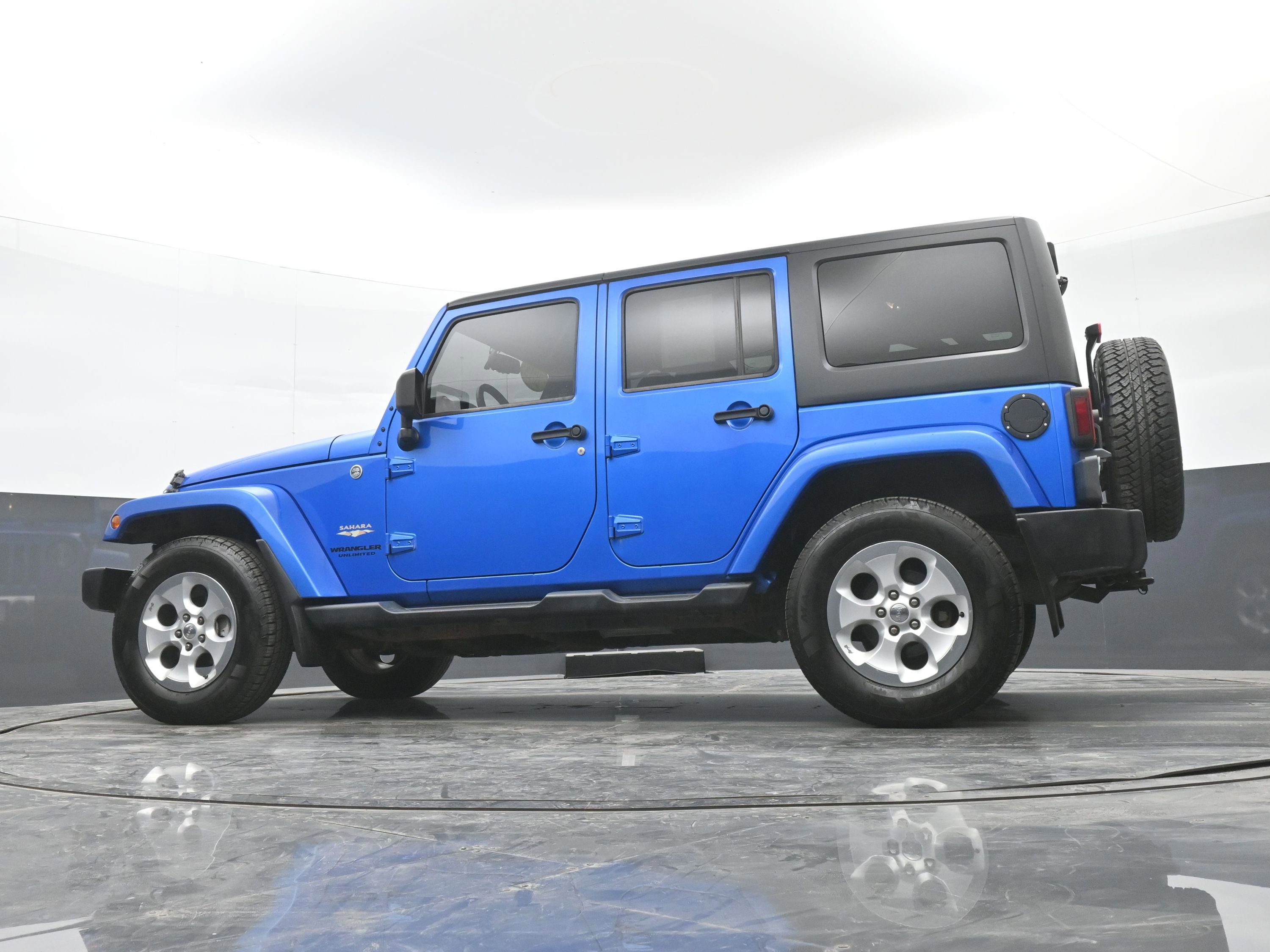 Used 2015 Jeep Wrangler Unlimited Sahara image 36