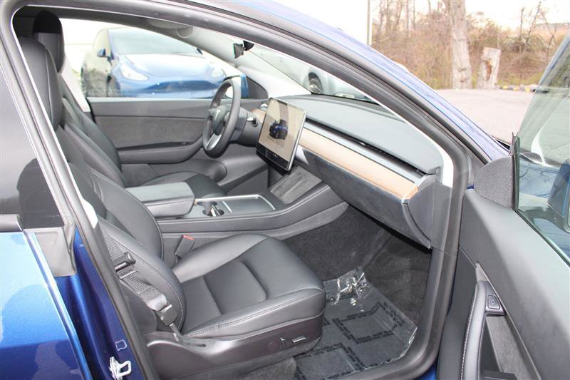Used 2022 Tesla Model Y Long Range image 12