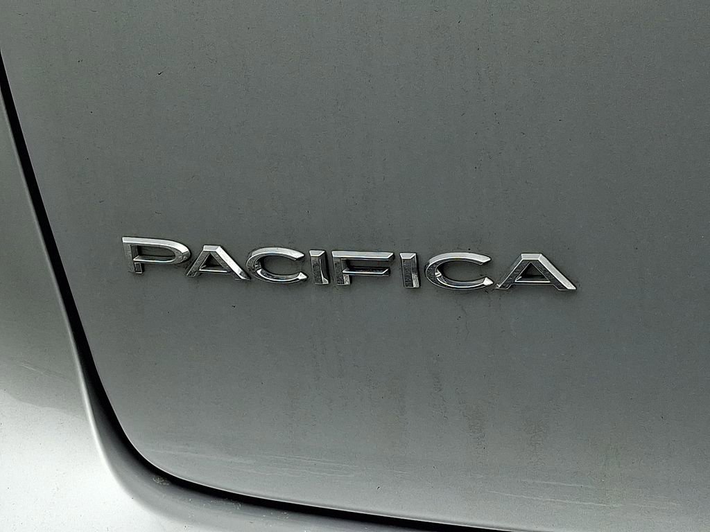 Used 2024 Chrysler Pacifica Limited FWD image 33