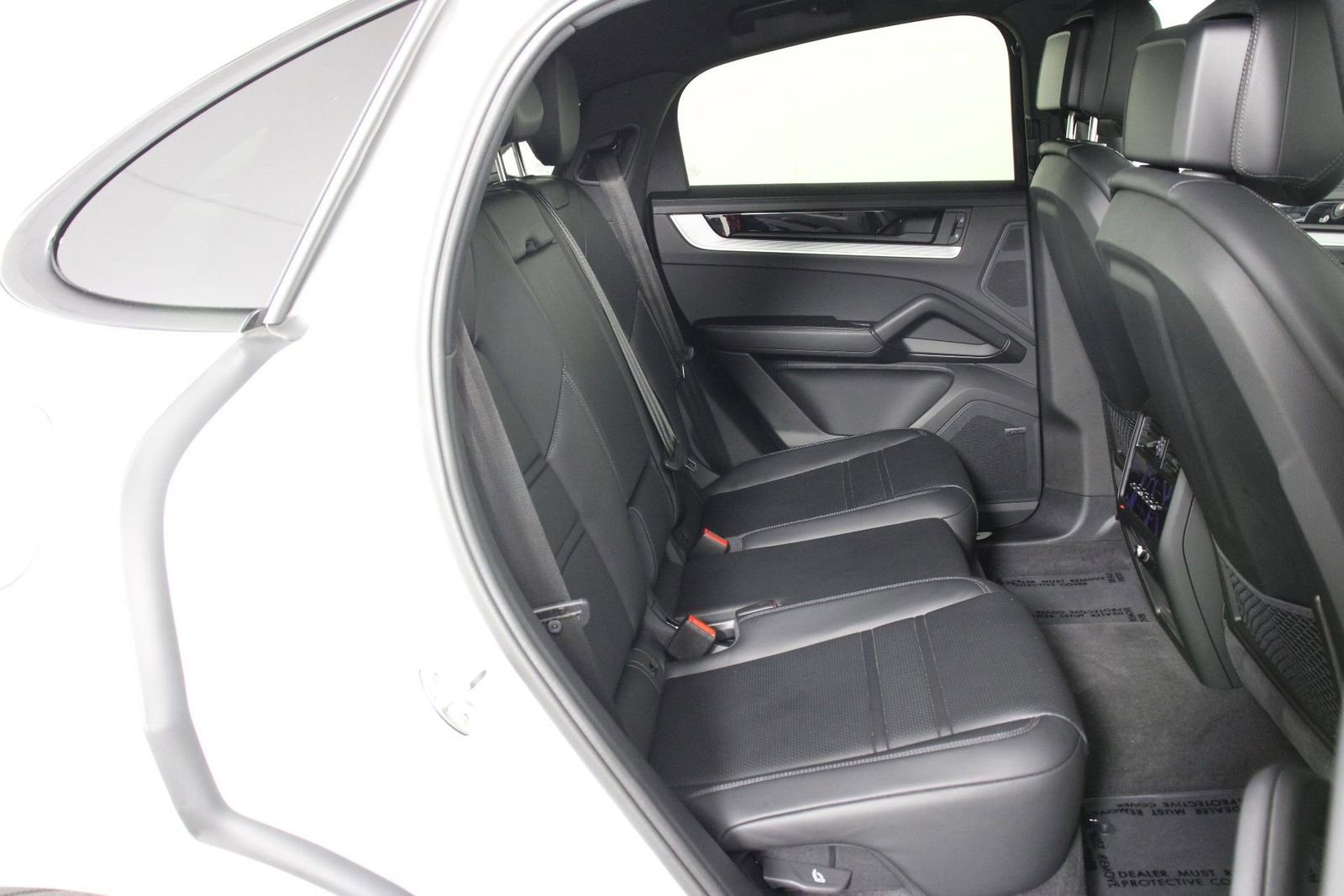 Certified 2025 Porsche Cayenne E-Hybrid Coupe image 32