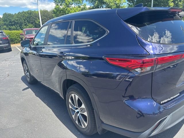 Used 2023 Toyota Highlander XLE AWD/4WD image 13