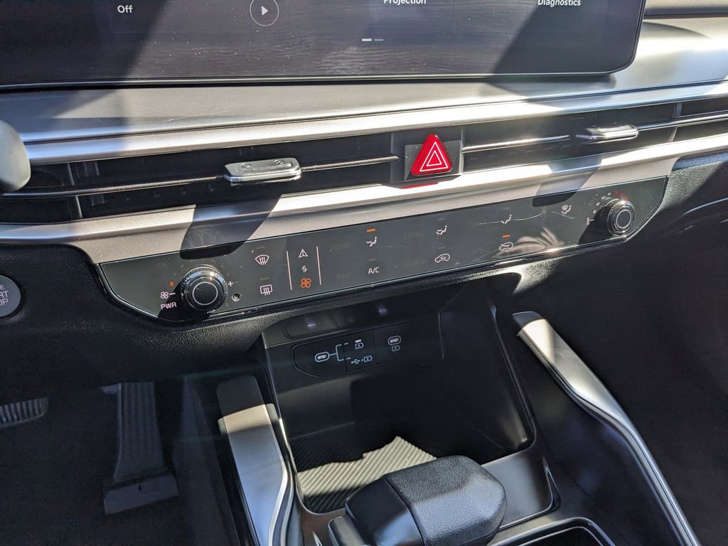 Certified 2025 Kia Sorento LX FWD image 26