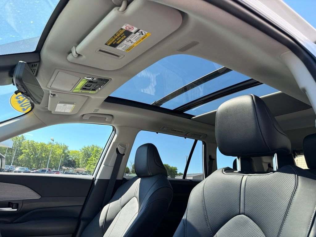 Used 2025 Toyota Grand Highlander AWD image 13