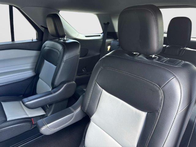 Certified 2022 Ford Explorer XLT w/ Equipment Group 202A RWD image 15