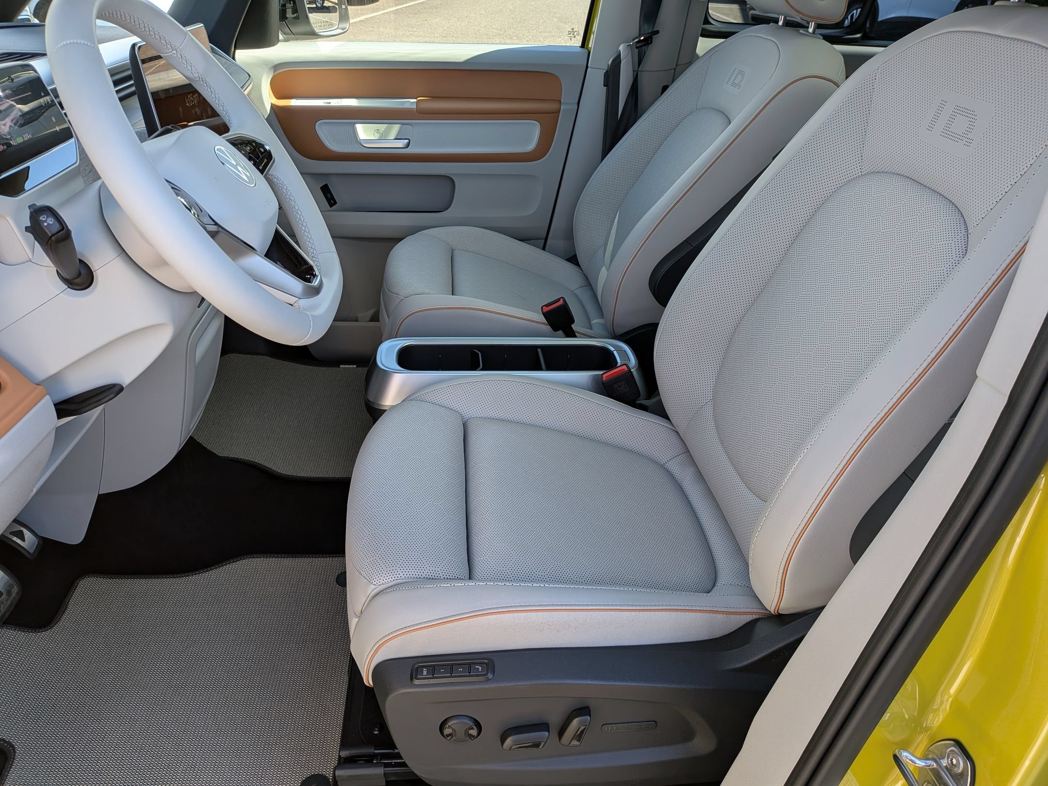 New 2025 Volkswagen ID. Buzz 1st Edition AWD/4WD image 13