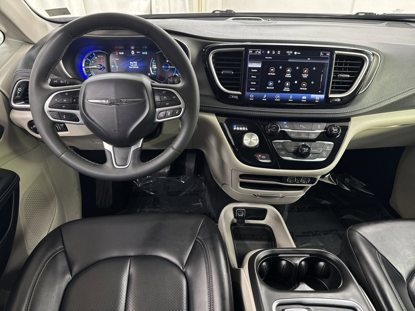 Used 2023 Chrysler Pacifica Touring-L image 27