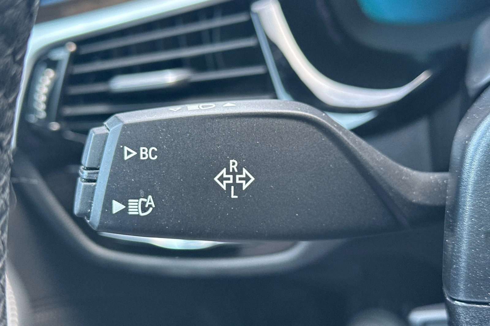 Certified 2023 BMW 530e w/ Premium Package image 32