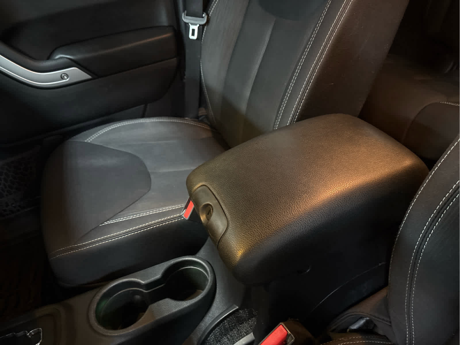 Used 2014 Jeep Wrangler Unlimited Sahara w/ Connectivity Group image 12