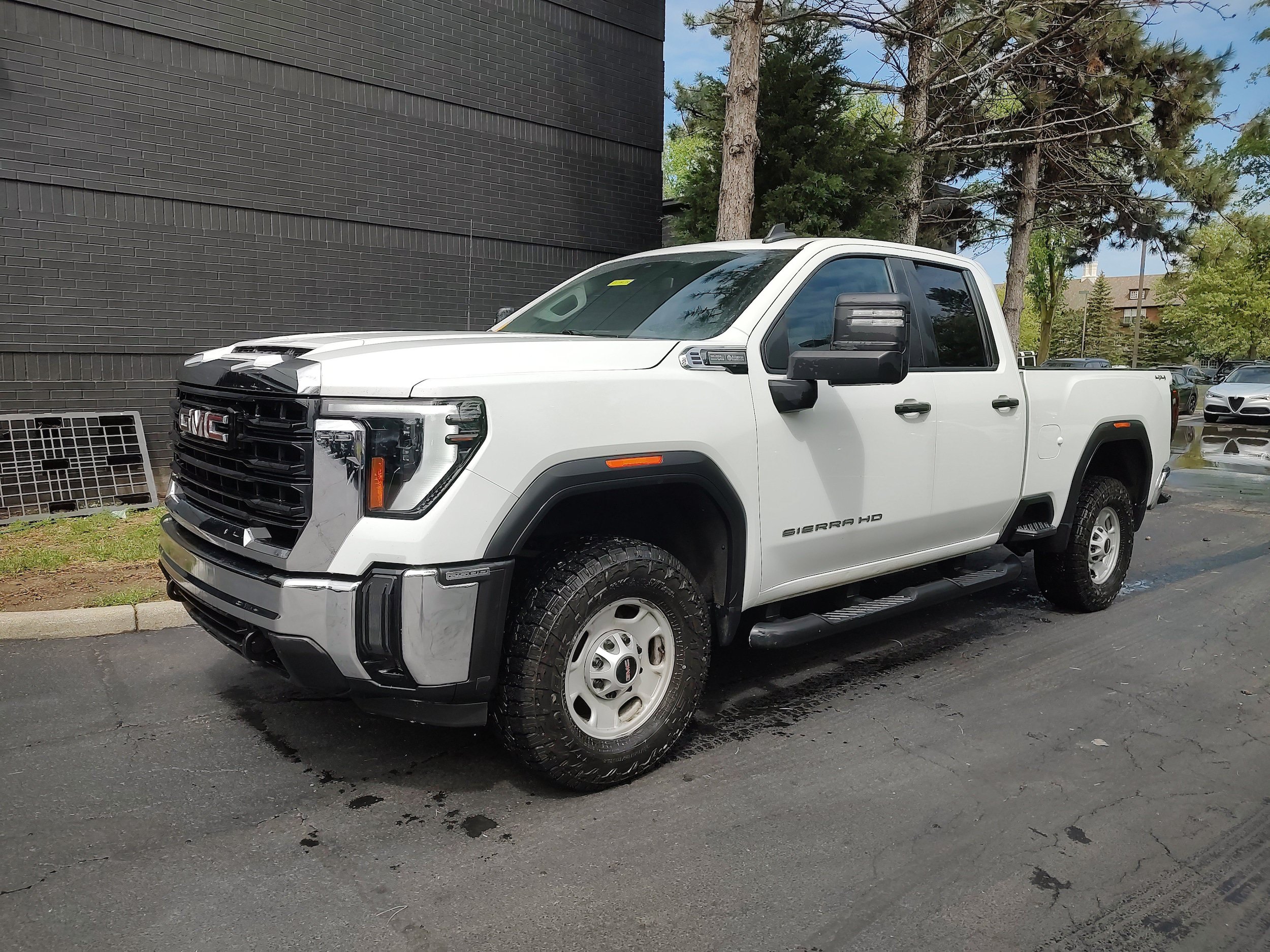 Used 2024 GMC Sierra 2500 Pro w/ Convenience Package AWD/4WD image 1